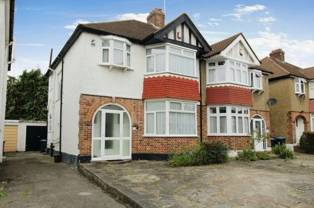 3 bed Semi-detached in Gloucester Gardens , Cockfosters, EN4 0QP - Photo 1