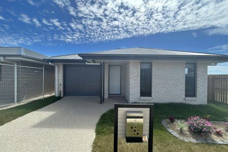 BEAUTIFUL BRAND NEW FAMILY HOME AVAILABLE FOR RENT NOW! - Photo 2