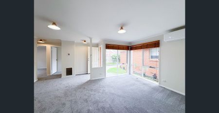 Modern 3-Bed Villa Near Monash Uni with Private Courtyard & Garage - Photo 2