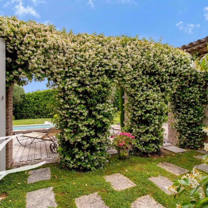 Maison à louer Mougins, Cote d'Azur, France - Photo 1