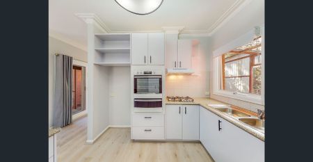 A Secluded Neighbourhood Gem - Photo 5