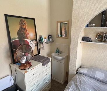 24 Malone Avenue, Room 4, Belfast, BT9 6ER - Photo 2