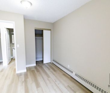 1715 24 Avenue SW, Calgary - Photo 3