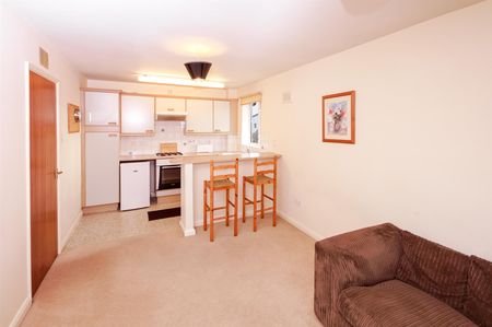 A 1 Bedroom Flat in Swindon Close GL51 9EA - Photo 2