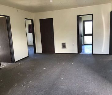 Sunny 3 bedroom house with parking for 2 cars - Photo 3