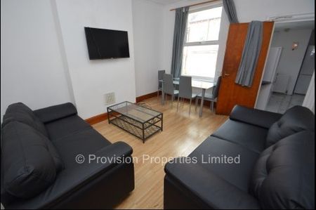 7 Bedroom Student Houses Leeds - Photo 2