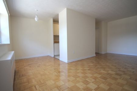 Lu Ray Apartments - Photo 3