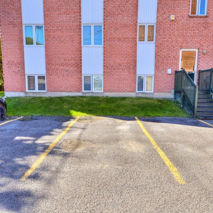 2370 Rue Henri-Cyr, J3Y 8G8, J3Y 8G8, Longueuil - Photo 1