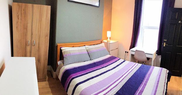 1 bedroom in a house share to rent - Photo 1