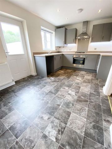 2 bedroom end of terrace house to rent - Photo 5