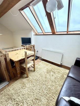 1 bedroom barn conversion to rent - Photo 1