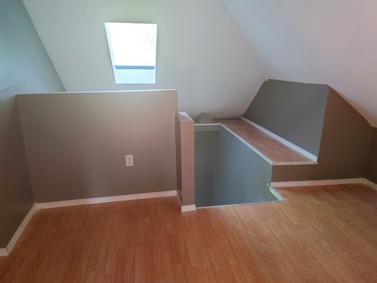 1167 ROBINSON 3 BEDROOM HOUSE WITH GARAGE - Photo 1
