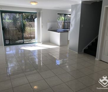 Renovated 3 bedroom townhouse available for rent, centrally located - Photo 2