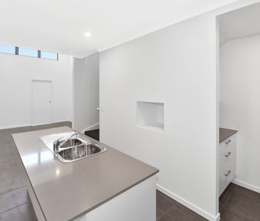 Modern 3-bedroom, 2-bathroom terrace home offering low-maintenance ... - Photo 4