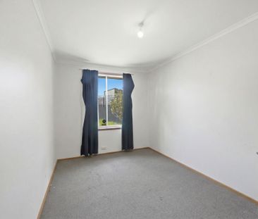 Neat & Tidy 3-Bedroom Home with Spacious Yard & Shed - Photo 3