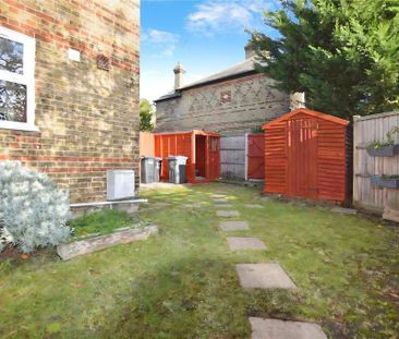 2 bedroom end of terrace house to rent - Photo 3