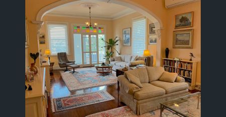 Stunning 3-bedroom Full-Floor home with Iconic Sydney Views | FULLY FURNISHED - Photo 3