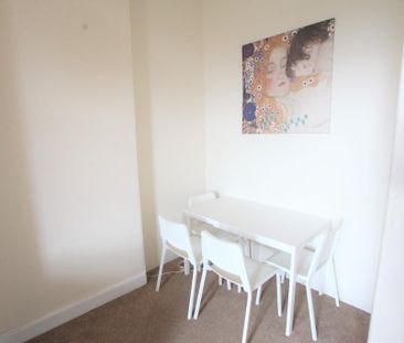 4 bedroom flat to rent - Photo 2
