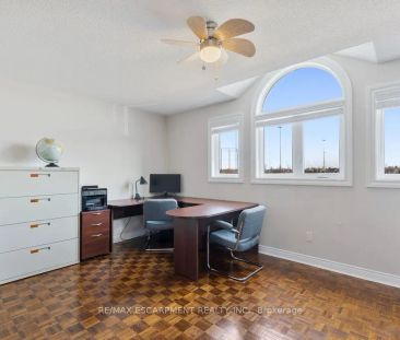 Detached Home For Lease | W9251835 - Photo 2