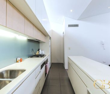 Penthouse Living with Randwick Racecourse Views & Private Rooftop T... - Photo 4