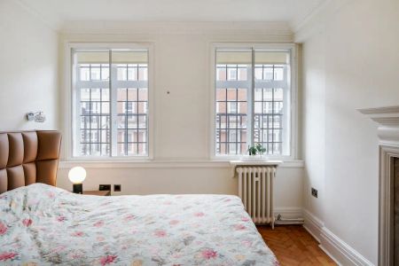 4 bedroom flat in Baker Street - Photo 4