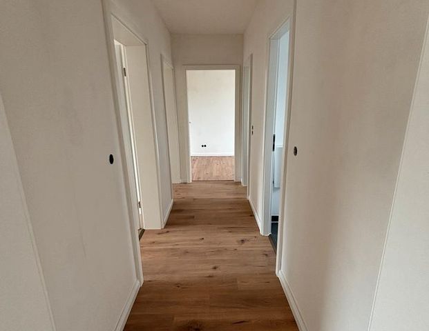 Komplett sanierte 4 Zimmer Wohnung, ruhige Lage, Balkon, Küche - Foto 1