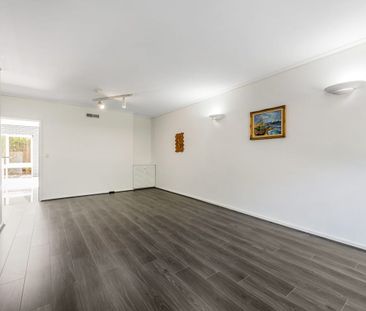 Spacious Townhouse in a Convenient Essendon Location - Photo 1