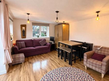 4 bedroom detached house to rent - Photo 3