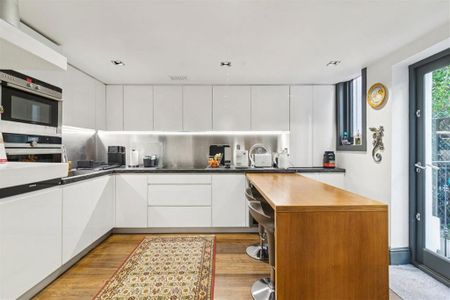 3 bedroom flat to rent - Photo 4