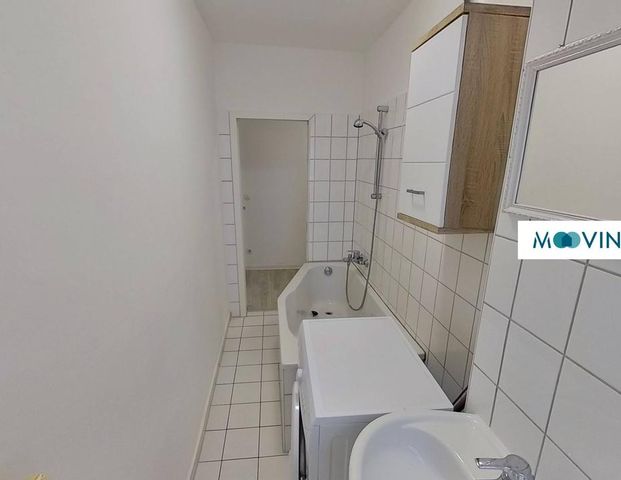 GERÄUMIG UND HELL: Möblierte 2-Zimmer-Wohnung mit Tageslichtbad und EBK - Foto 1