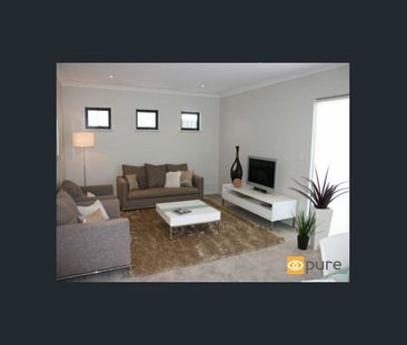 MODERN DUAL LEVEL TOWNHOUSE IN MAYLANDS - Photo 1