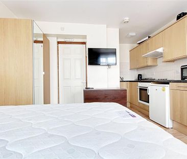 Studio to rent - Photo 2