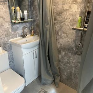 Room in a Shared House, Stockingstone Road, LU2 - Photo 3