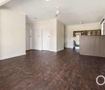 Open the door to easy living by the coast - Photo 1