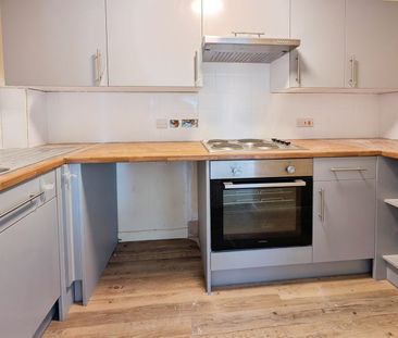 Millbrook Road East, SO15 - Photo 2