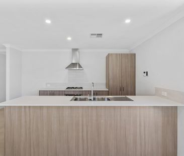 Spacious and Stylish 4-Bedroom Home Close to Shops, Schools and Parks - Photo 2