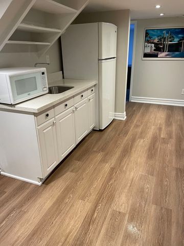 For Lease - 154 Sorauren Avenue Unit# Lower, Toronto, Ontario - Photo 2