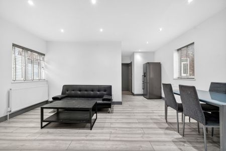 York Place, Ilford IG1 - Photo 5