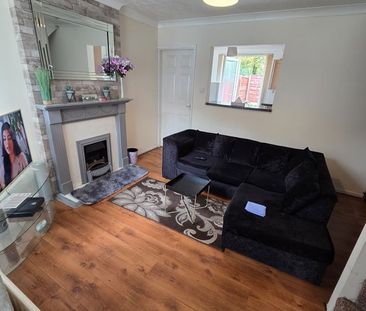 2 Bed Terraced House, Bracewell Close, M12 - Photo 2