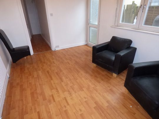 2 bedroom Flat for rent - Photo 1