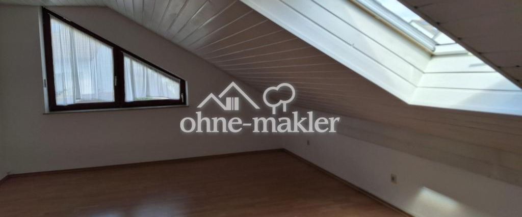 Toll geschnittene Dachgeschoßwohnung mit Balkon - Photo 1