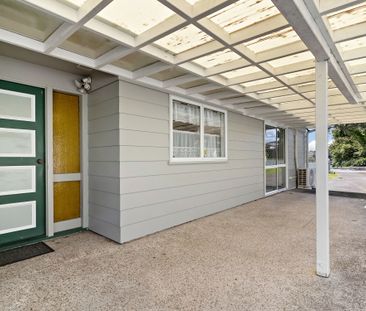 Spacious Family Home with Garage - Unbeatable Location - Photo 4