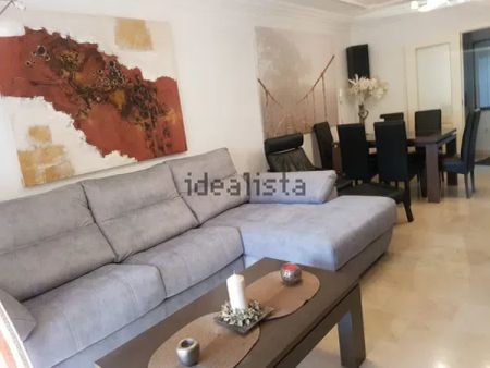 Alquiler de piso en Calle Romería del Rocío - Photo 2