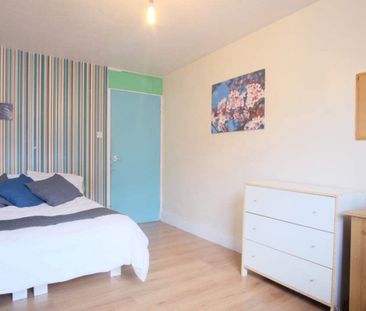 Room in a Shared House, Mcdermott Close, SW11 - Photo 3