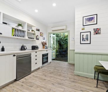 Fully furnished classic terrace retreat with rapid access into the ... - Photo 6