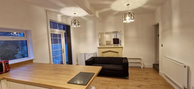 1 bedroom in a house share to rent - Photo 1