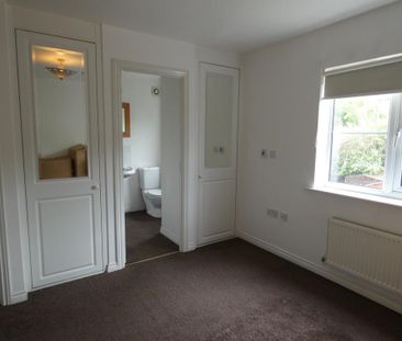 4 bedroom end of terrace house to rent - Photo 5