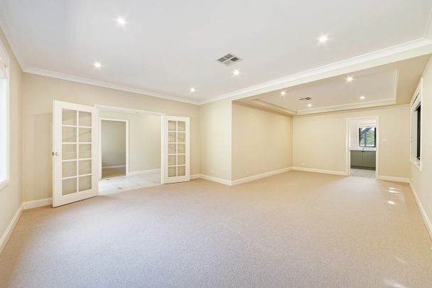 Expansive Five-Bedroom Family Home in Heart of Riverview - Photo 1