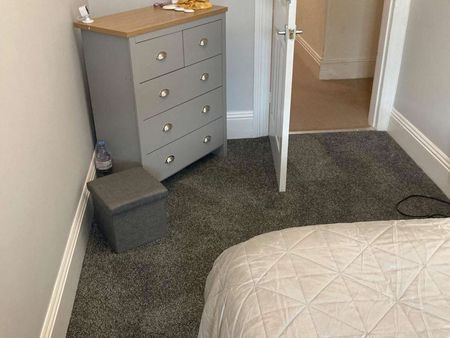 Mount Gould Road Room 3 - Photo 5