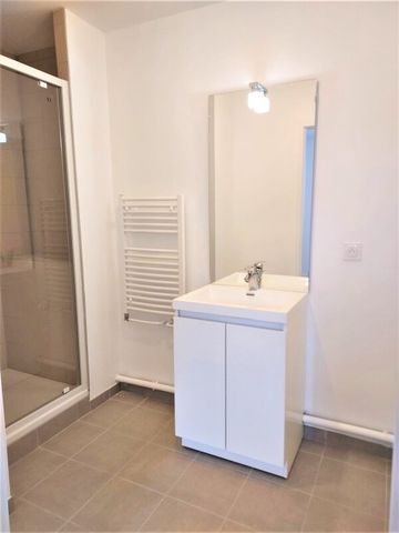 Location Appartement 2 pièces 43m² PAU 64000 - Photo 2